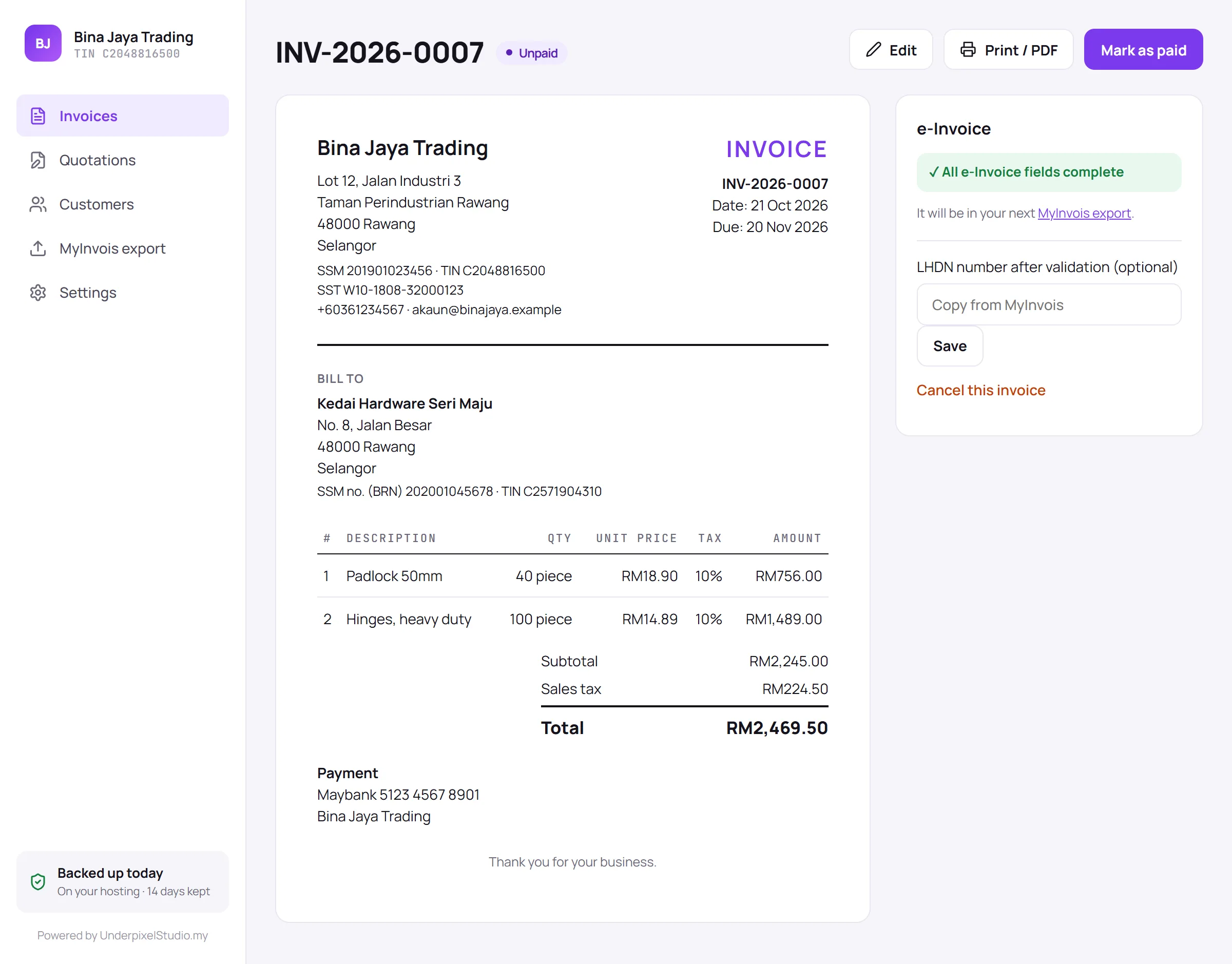 An invoice in a simple invoice tool, with a green box saying all e-Invoice fields are complete